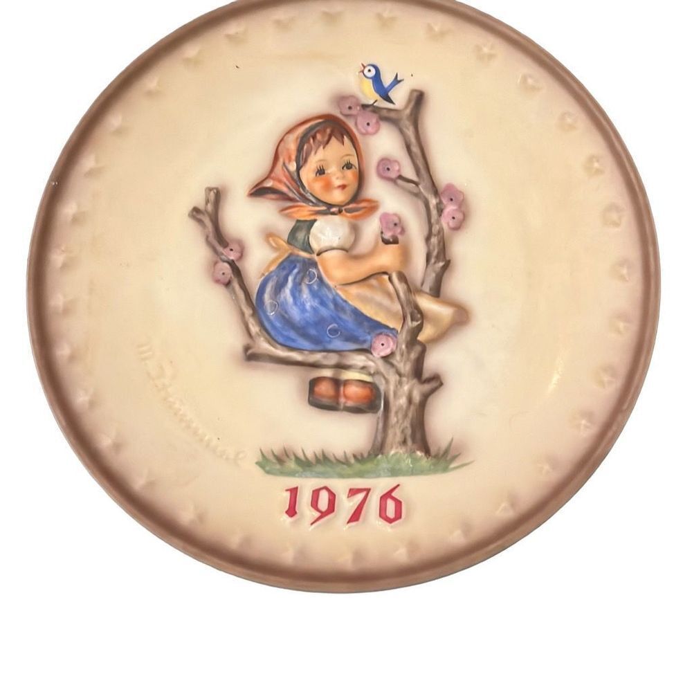 Vintage 1976 Hummel Goebel‎ 6th Annual Plate "Spring"  7-1/2"